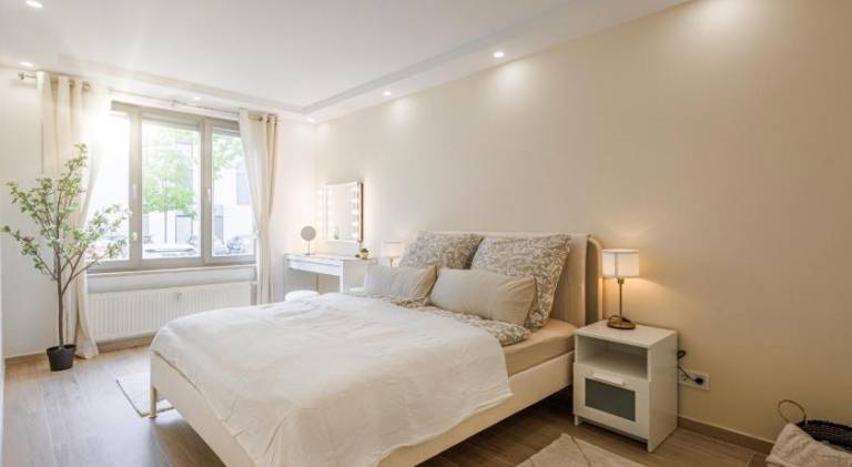 Nice holiday apartment | Pets allowed in Schoenefeld