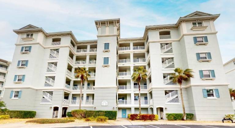 Big vacation home with hot tub | Beach nearby | Dogs allowed in Palm Coast, FL