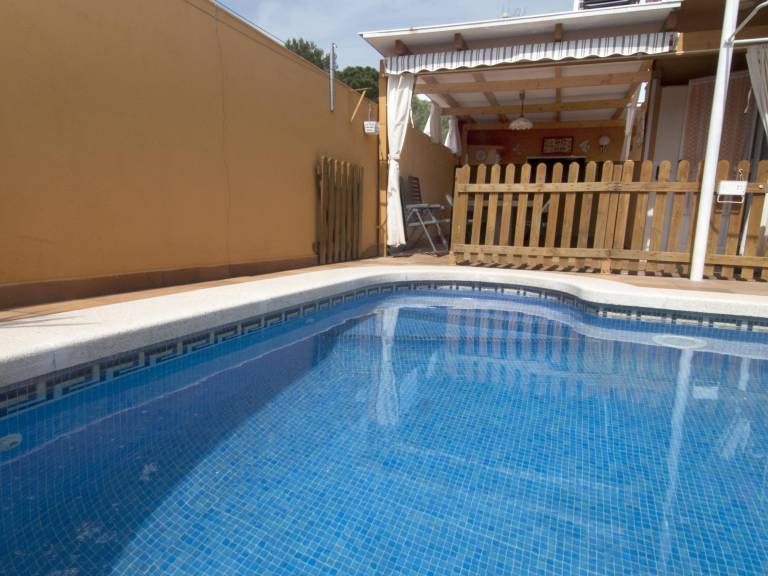 Villa with private pool, barbeque & yard — photo 2