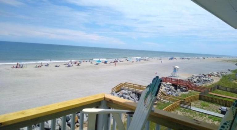 Apartment with pool | Beach nearby | Pets allowed in Carolina Beach, NC