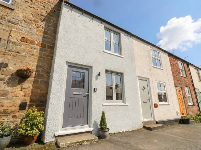 Pleasant cottage with yard | Pets allowed in Harrogate
