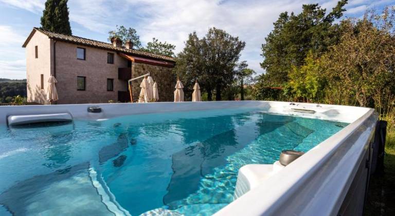 Farm with jacuzzi, yard & terrace — photo 2