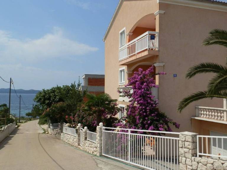 Holiday apartment with patio & barbecue | Nature view — photo 5