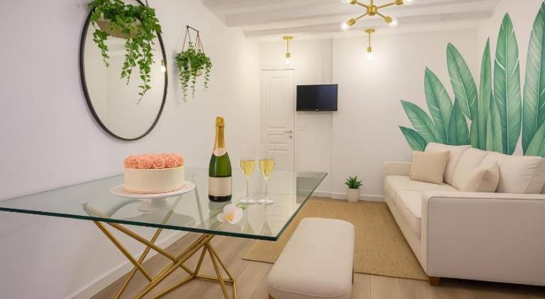 LE LOUVRE - MONTORGEUIL Suites only ws — photo 5