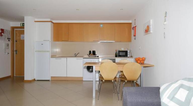 Fully equipped apartment with private pool, patio & garden | Pet-friendly — photo 4