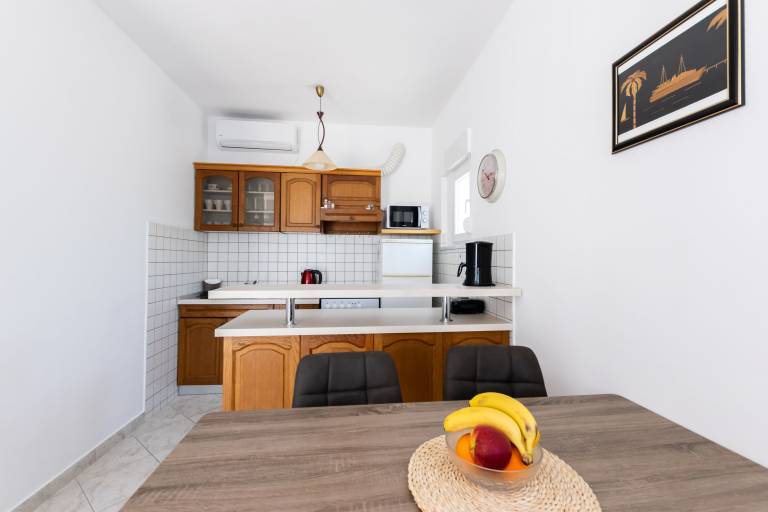Rental apartment with terrace, grill & yard | Garden view — photo 3