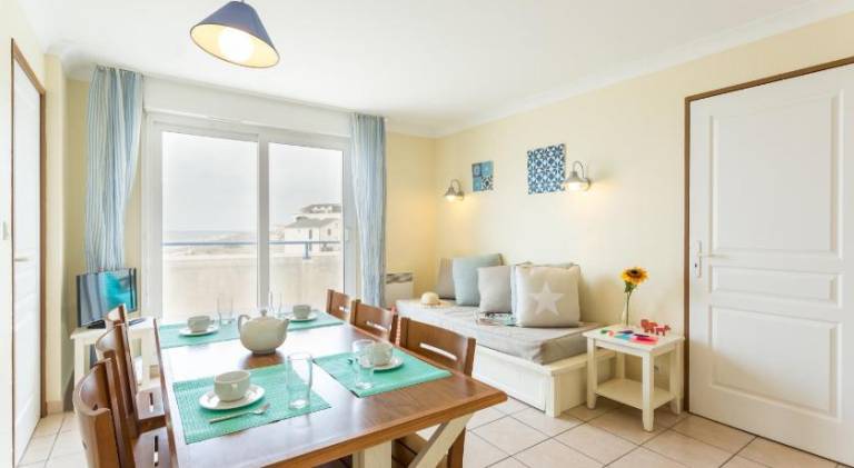 Apartment with terrace, yard & pool | Next to the beach | Pets are welcome — photo 2