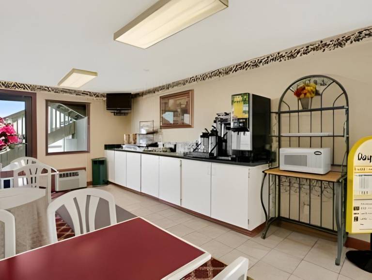 Travelodge by Wyndham Richmond IN — photo 2
