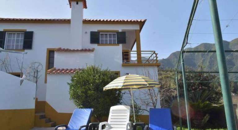 Big vacation home with patio & garden | Pets are welcome in Sao Vicente