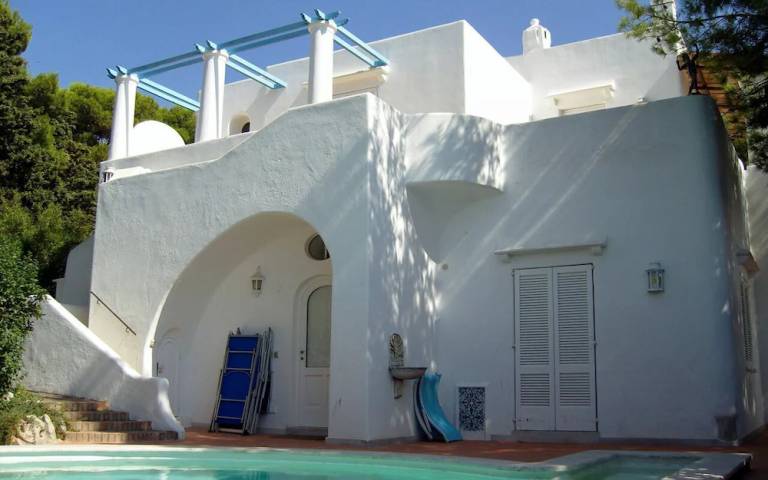 House  Capri