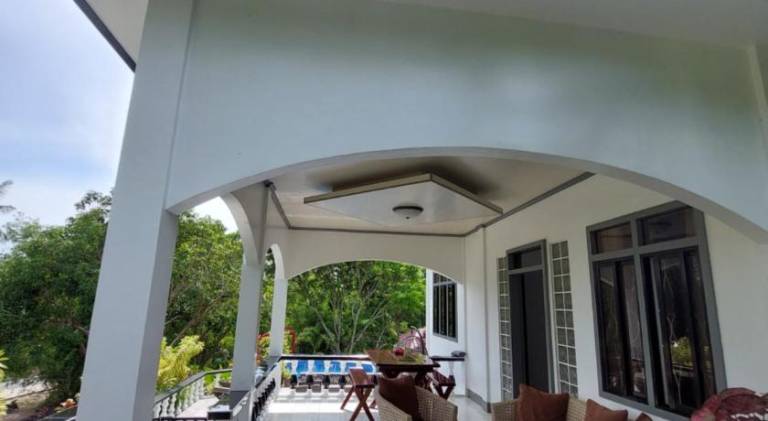 Vacation home with private pool, barbeque & garden — photo 5