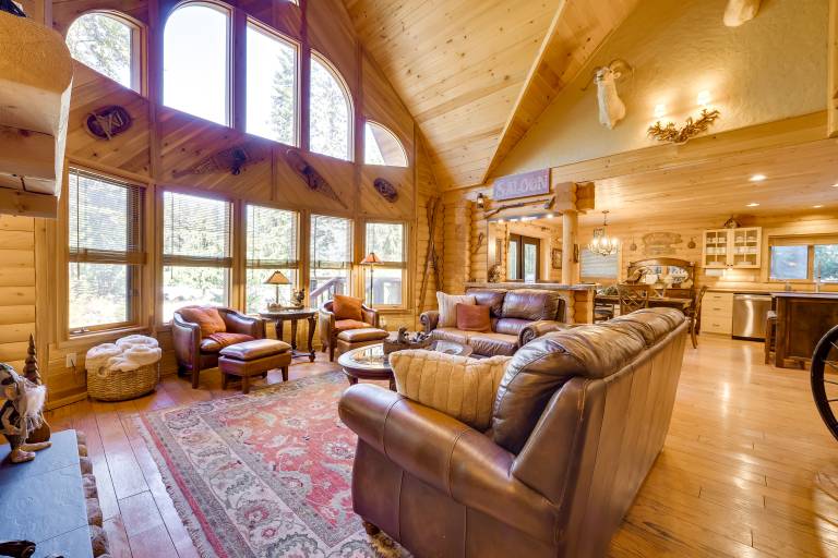 Spacious Packwood Cabin w/ Hot Tub - Near River — photo 5