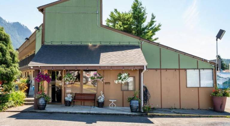 Columbia Gorge Inn — photo 4