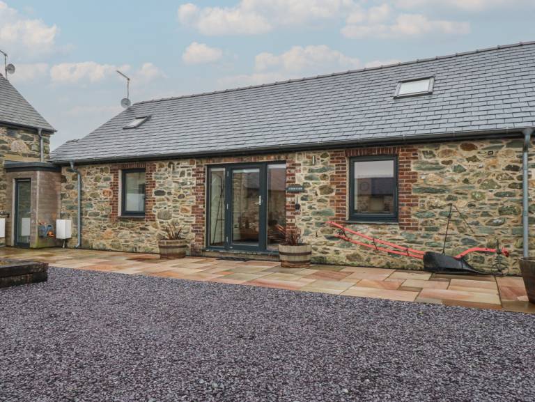 Family-friendly cottage with jacuzzi, garden & sauna | Beach view | Pet-friendly — photo 3