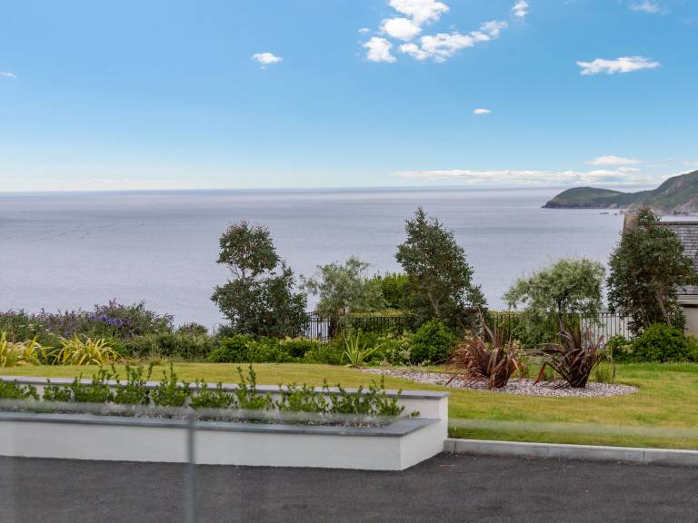 Child-friendly cottage with terrace & yard | Water view | Dogs allowed — photo 3