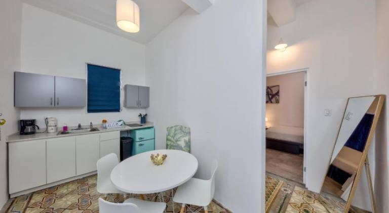 Apartment with patio — photo 4