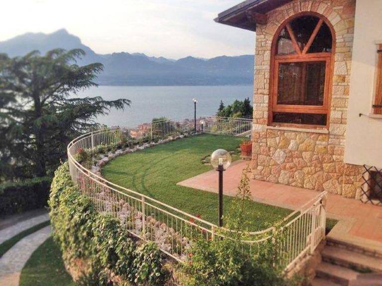 Villa Torri del Benaco