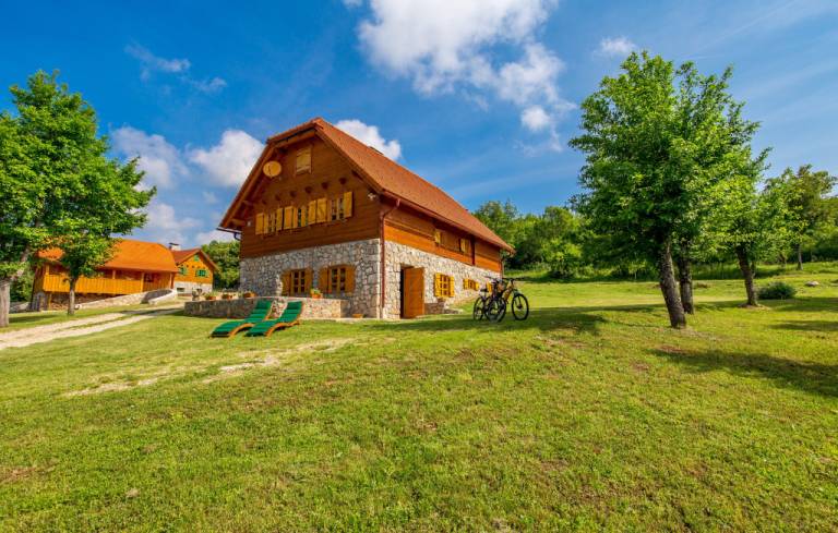 Villa with private pool, terrace & yard | Dogs allowed — photo 3