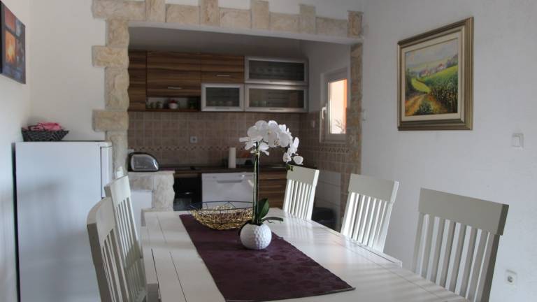 Fully equipped villa with hot tub, grill & private pool | Pets allowed — photo 4
