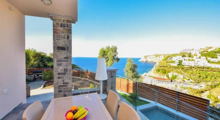 Villa with pool — photo 4