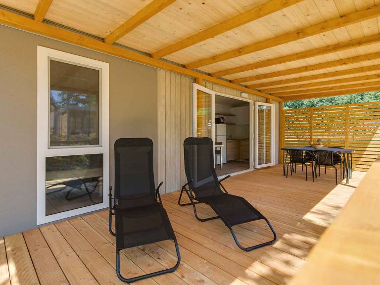 Mobile home with patio & garden — photo 2