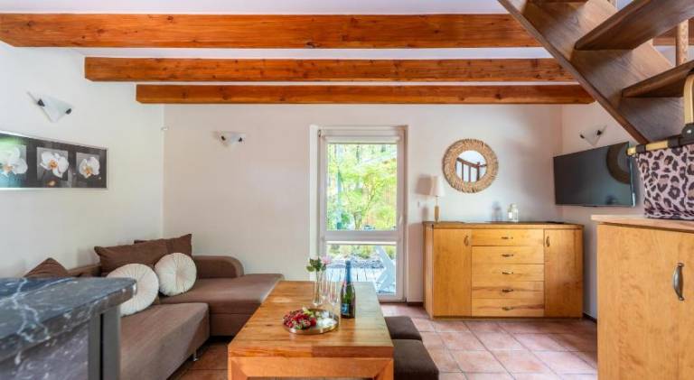 Charming house with barbecue, patio & yard | Pets allowed — photo 2