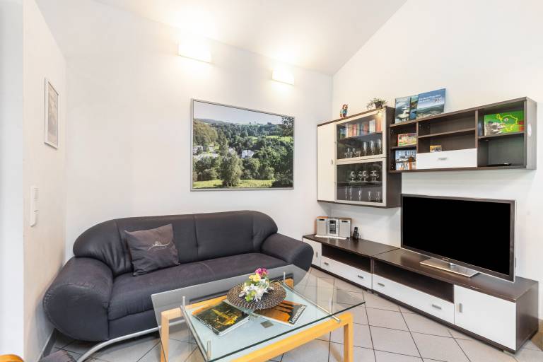 Large Holiday Home 'Engelsdorf' with Private Terrace and Wi-Fi — photo 3
