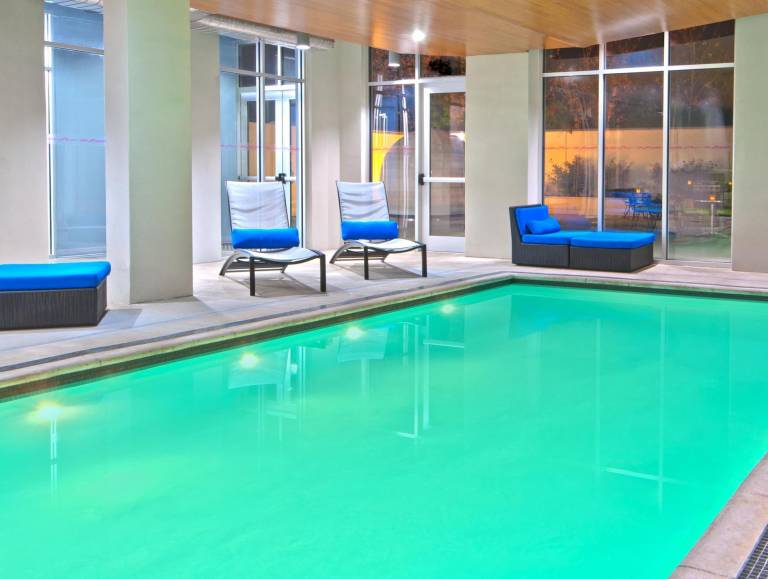 La Quinta Inn & Suites by Wyndham Winchester — photo 4