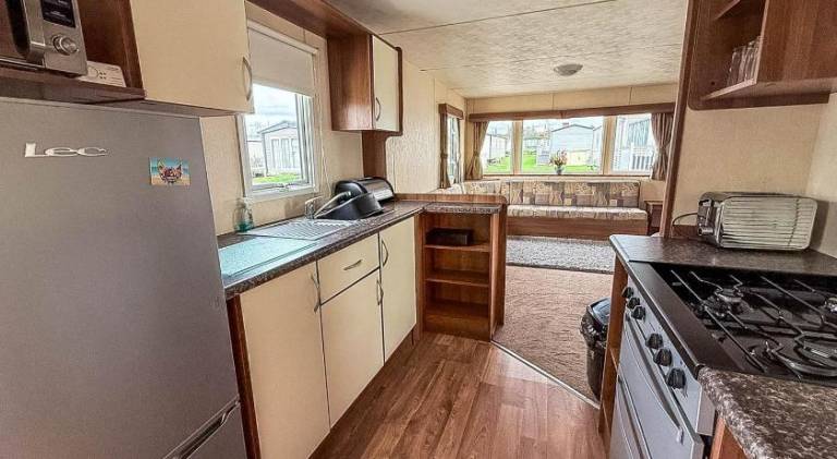 Dog Friendly Caravan With Decking At Manor Park In Hunstanton Ref 23063W — photo 3
