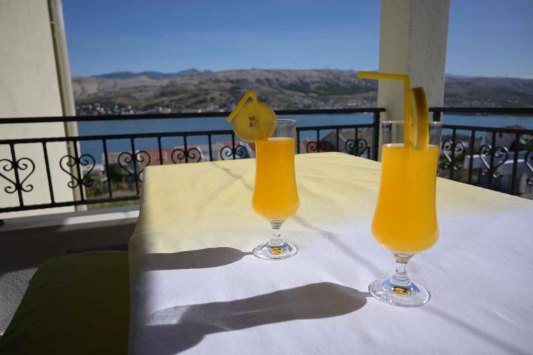 Holiday apartment with balcony and sea view — photo 3
