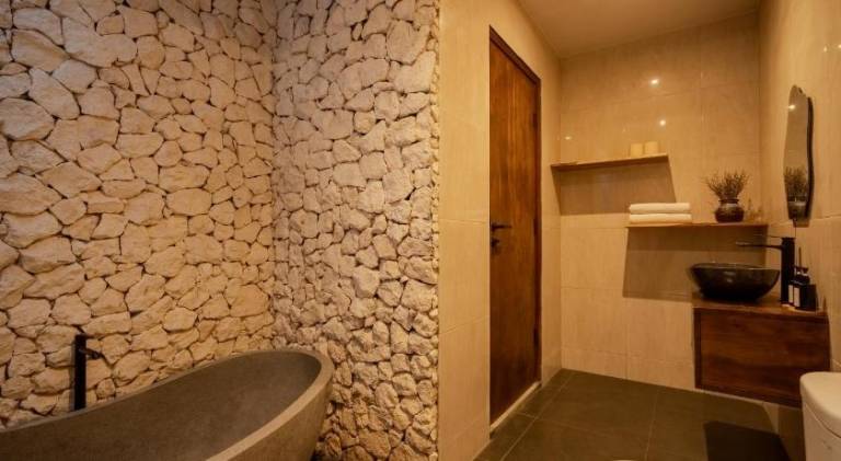 Lovely villa with jacuzzi & pool | Pets are welcome — photo 3