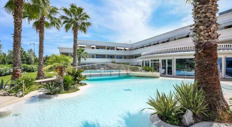 Rental apartment with terrace, yard & pool in Pozzolengo