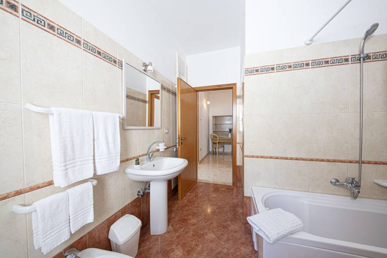 Mirto Apartment with Private Terrace, Wi-Fi and Air Conditioning — photo 3