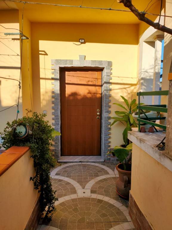 Family-friendly lovely villa with yard & barbeque | Garden view | Pets are welcome — photo 4