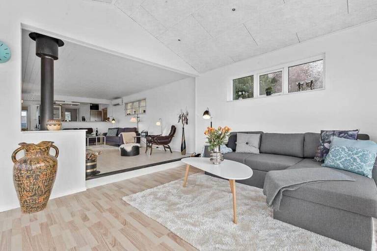 House with terrace & barbecue — photo 3