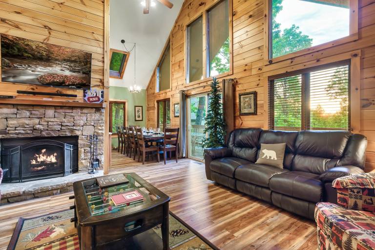 Family-oriented cabin with pool, terrace & barbeque | Mountain view | Dogs allowed in Gatlinburg, TN