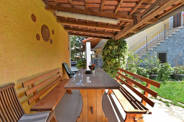 Rental apartment with patio & barbeque — photo 3