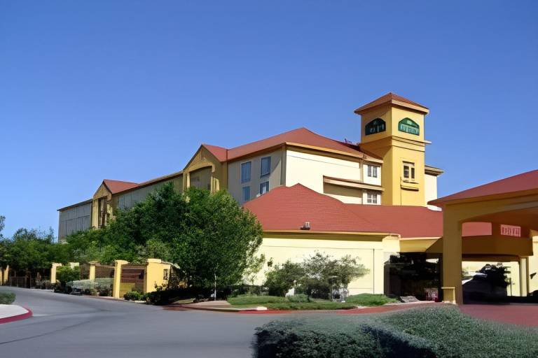 La Quinta Inn & Suites by Wyndham Albuquerque West — photo 2