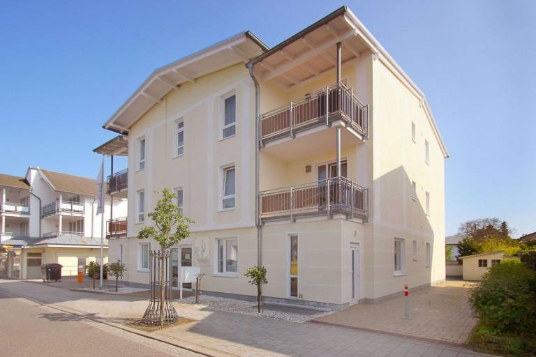 zentral aber ruhig, Balkon, Schwimmbad und Sauna gratis - Villa Elisenhof FeWo 2 in Sellin