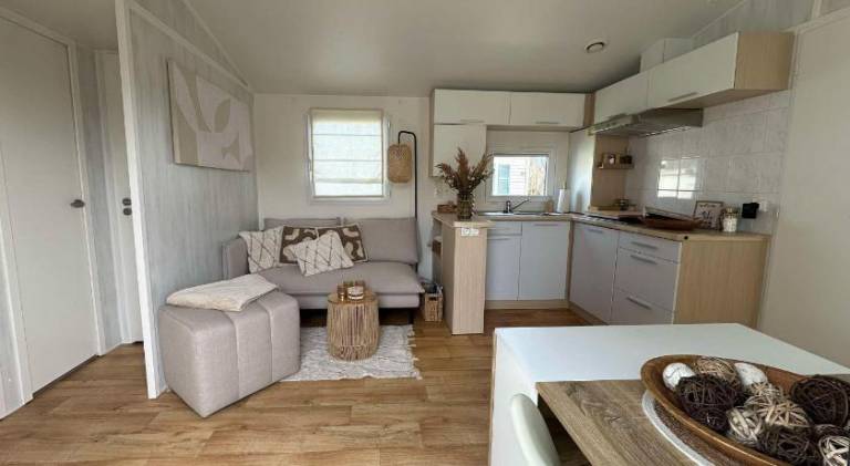 Chalet with 2 rooms for 4 persons in Knokke-Heist
