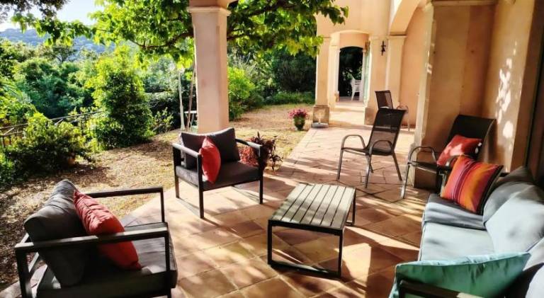 Villa with pool, BBQ & garden — photo 3