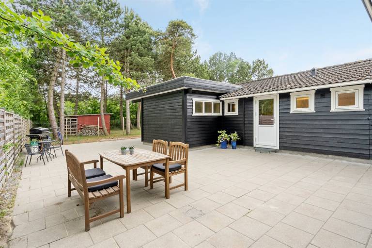 House with yard & terrace — photo 2