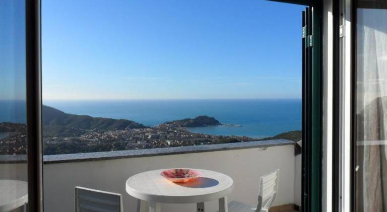 Holiday apartment | Pets allowed in Lavagna
