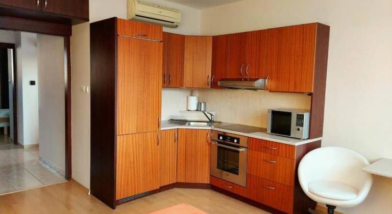 Cozy 1 bed top floor apartment in the Old town Bratislava — photo 3