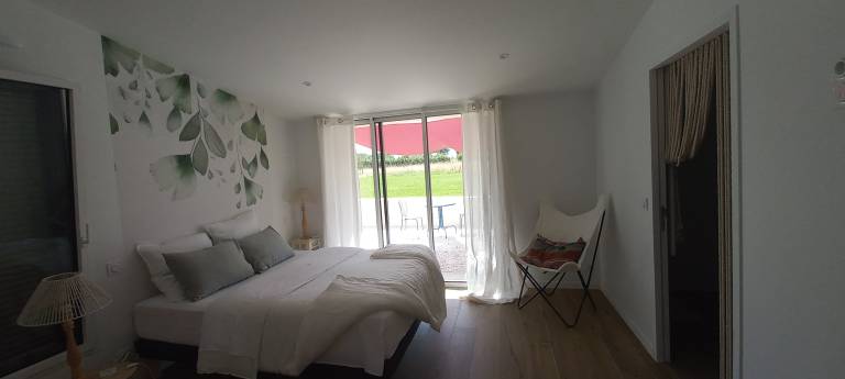 G&auml;stezimmer &Agrave; L or&eacute;e Des Bois &bdquo;Chambre Maritxu&ldquo; mit privater Terrasse Garten & WLAN