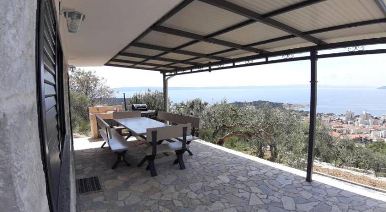 Villa with pool — photo 5