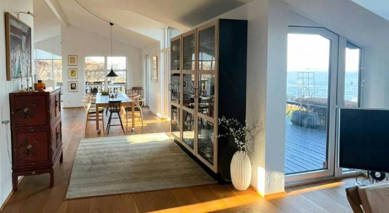 Architect-Designed House With Private Beach — photo 2