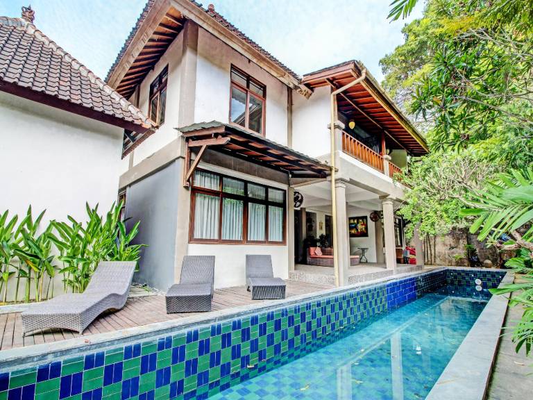 OYO 91300 Sunny Side Villa in Kuta