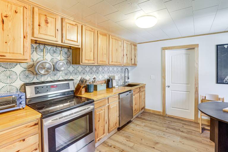 Steps to Dtwn Kalispell! Pet-Friendly Home w/ Yard — photo 2