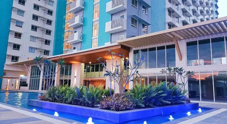 Apartment with pool, barbecue & patio — photo 2